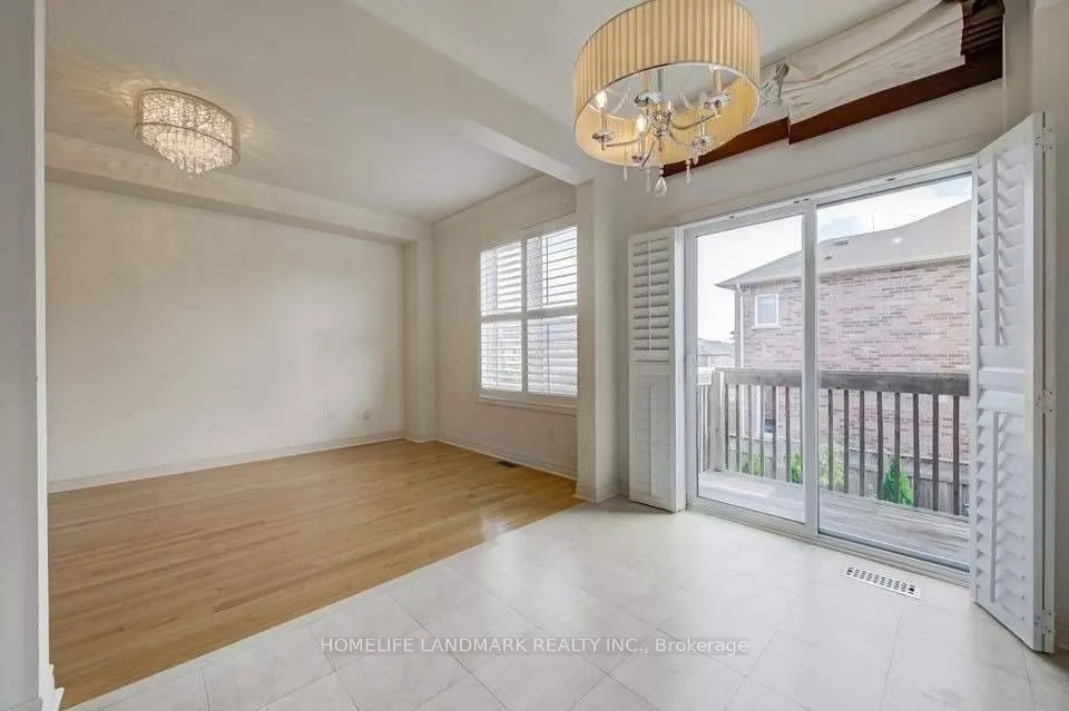 92 Hawkes Drive, #upper