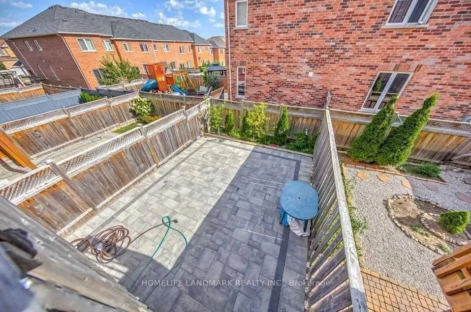 92 Hawkes Drive, #upper