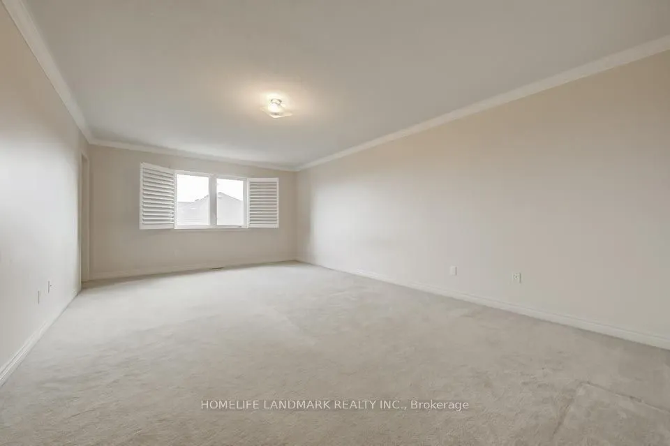 92 Hawkes Drive, #upper
