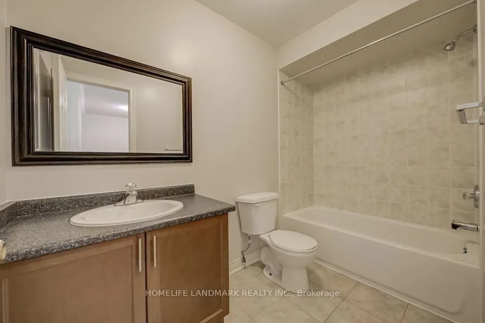 92 Hawkes Drive, #upper