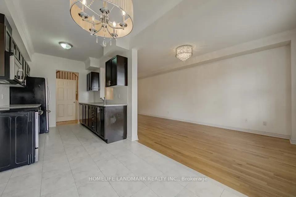 92 Hawkes Drive, #upper