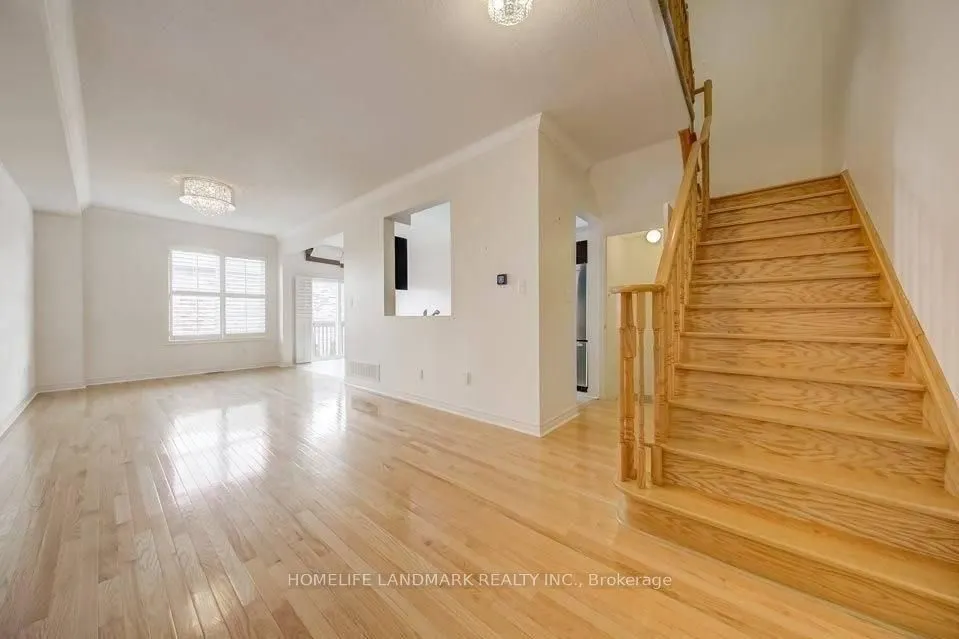 92 Hawkes Drive, #upper