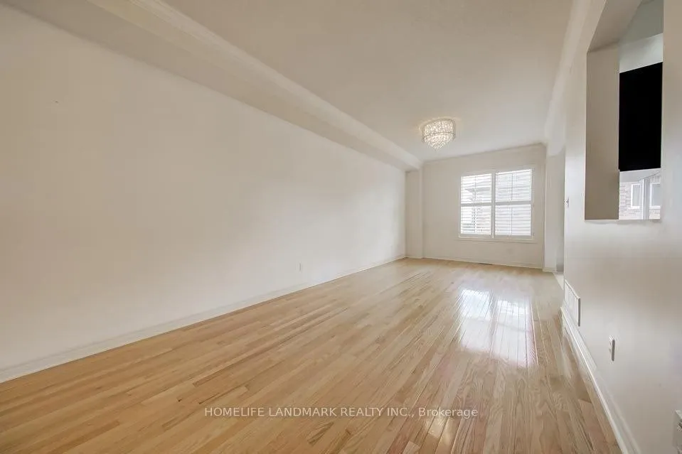 92 Hawkes Drive, #upper