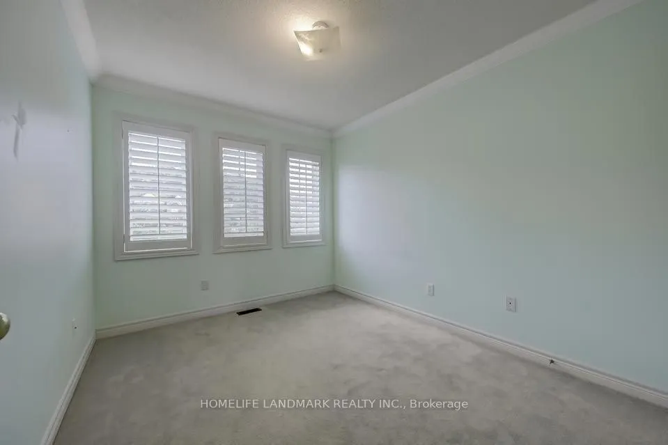 92 Hawkes Drive, #upper