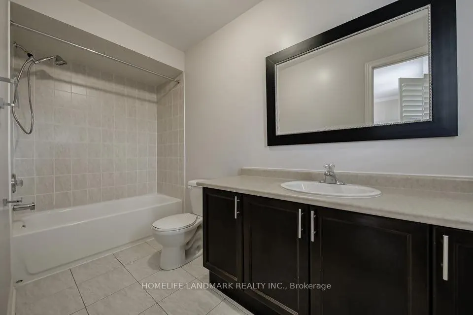 92 Hawkes Drive, #upper