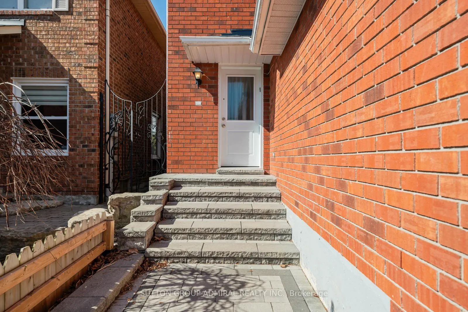 109 Whitney Place