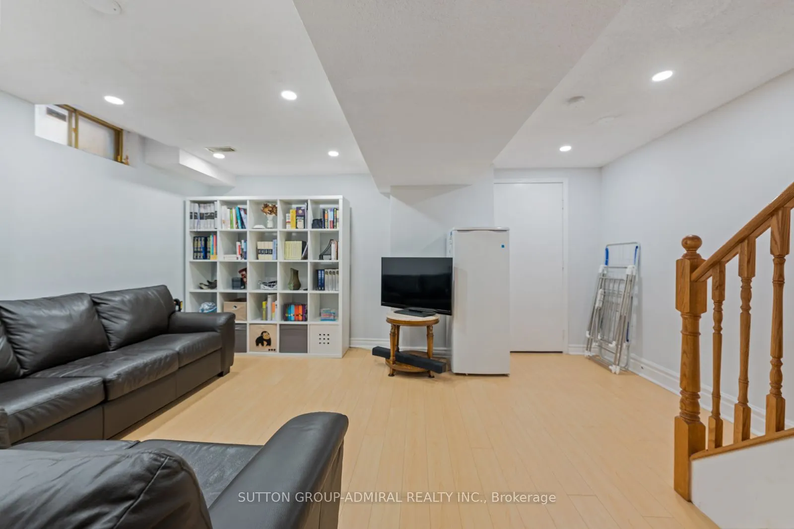 109 Whitney Place