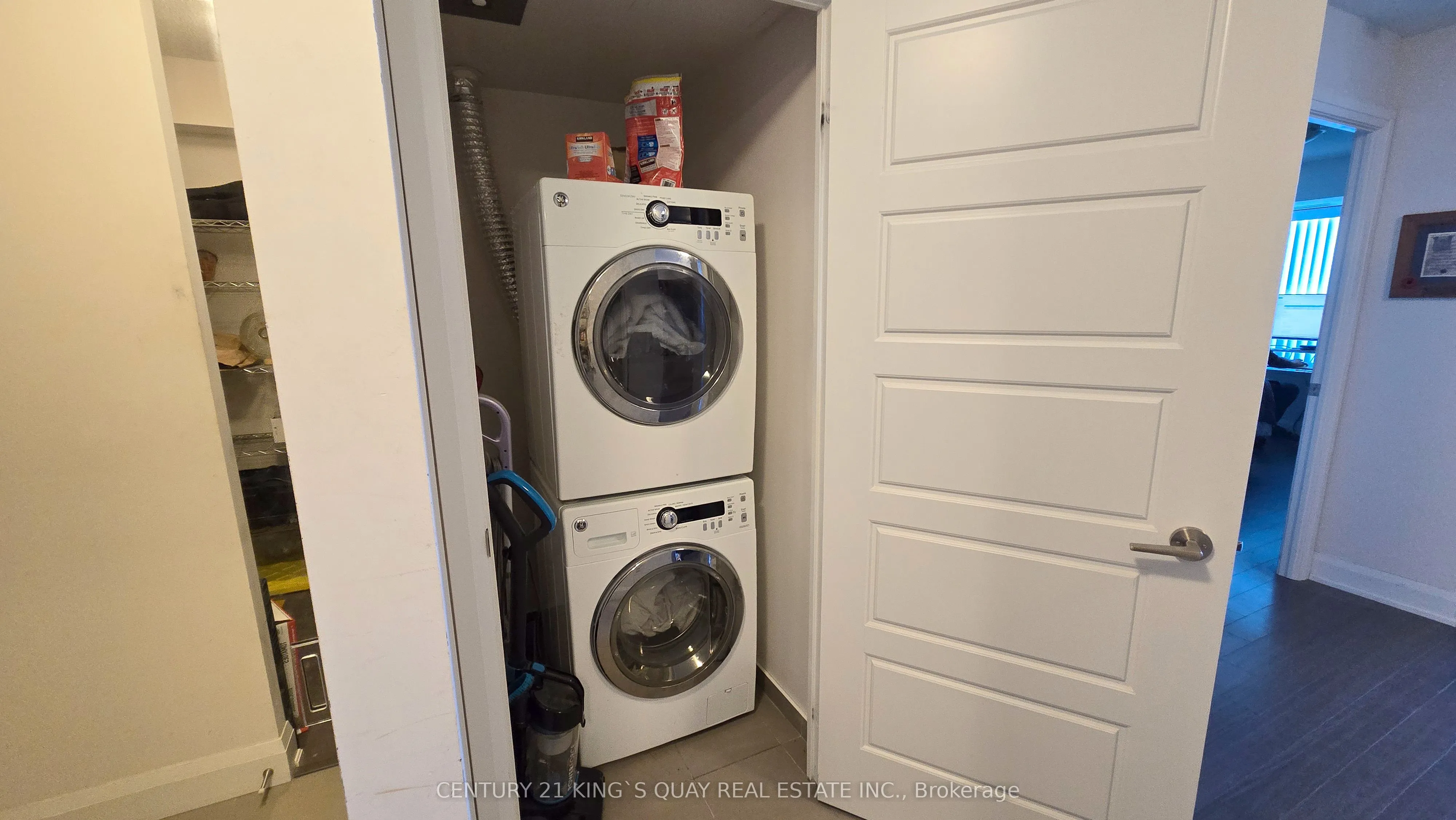 1 Uptown Drive, #1208