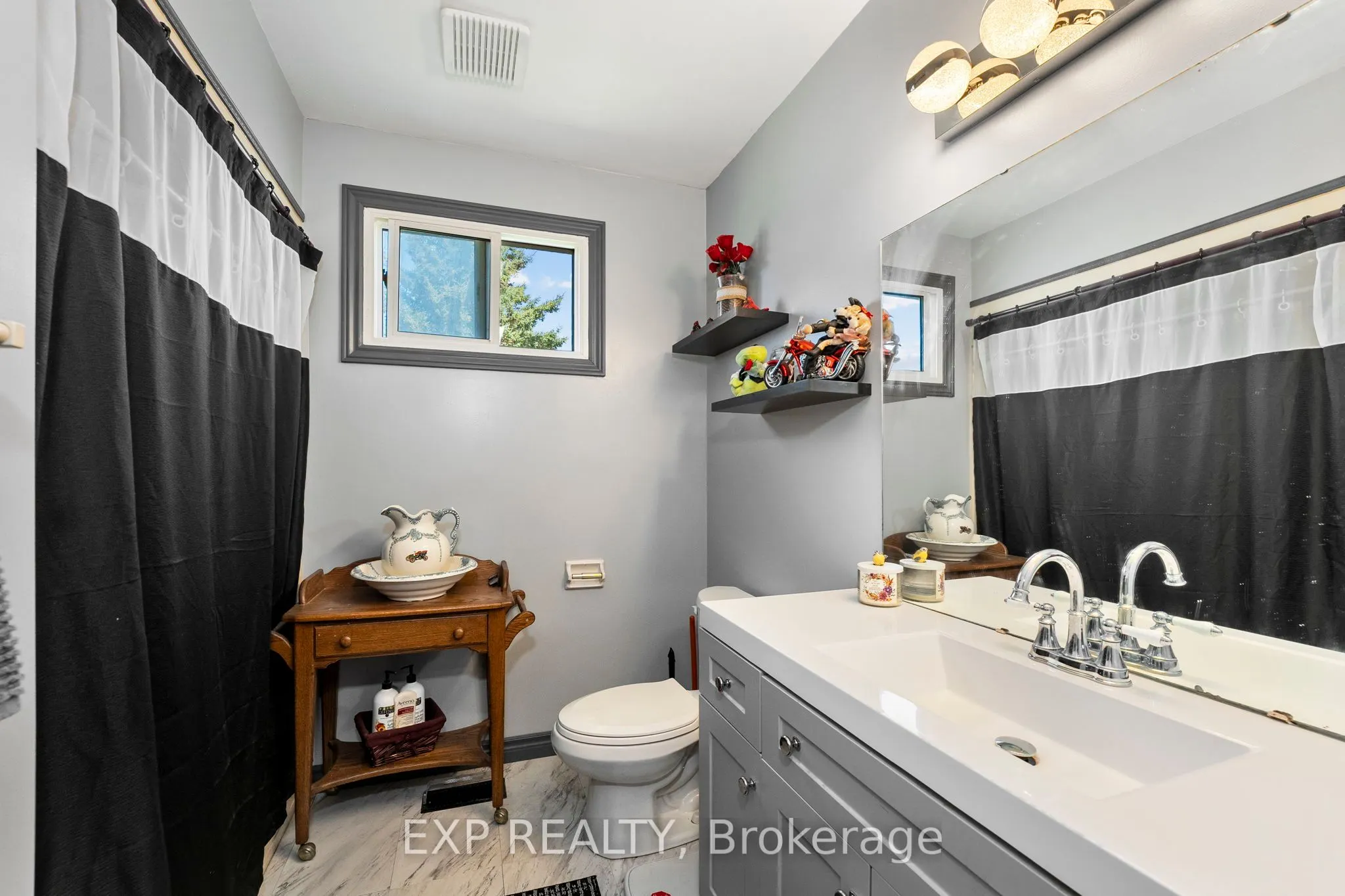 354 Lakeland Crescent