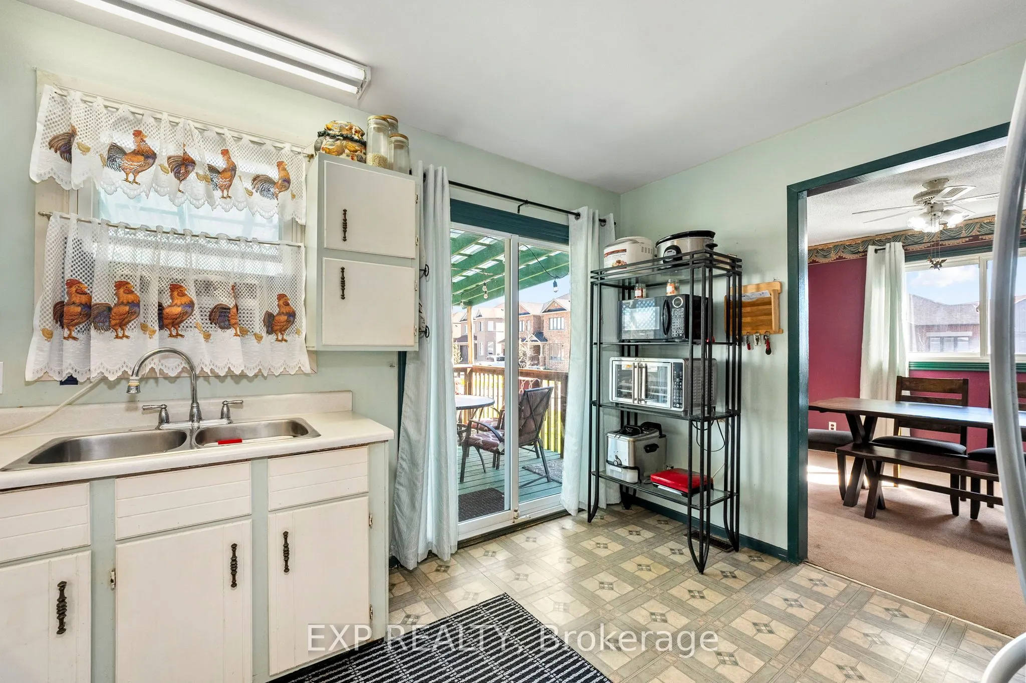 354 Lakeland Crescent