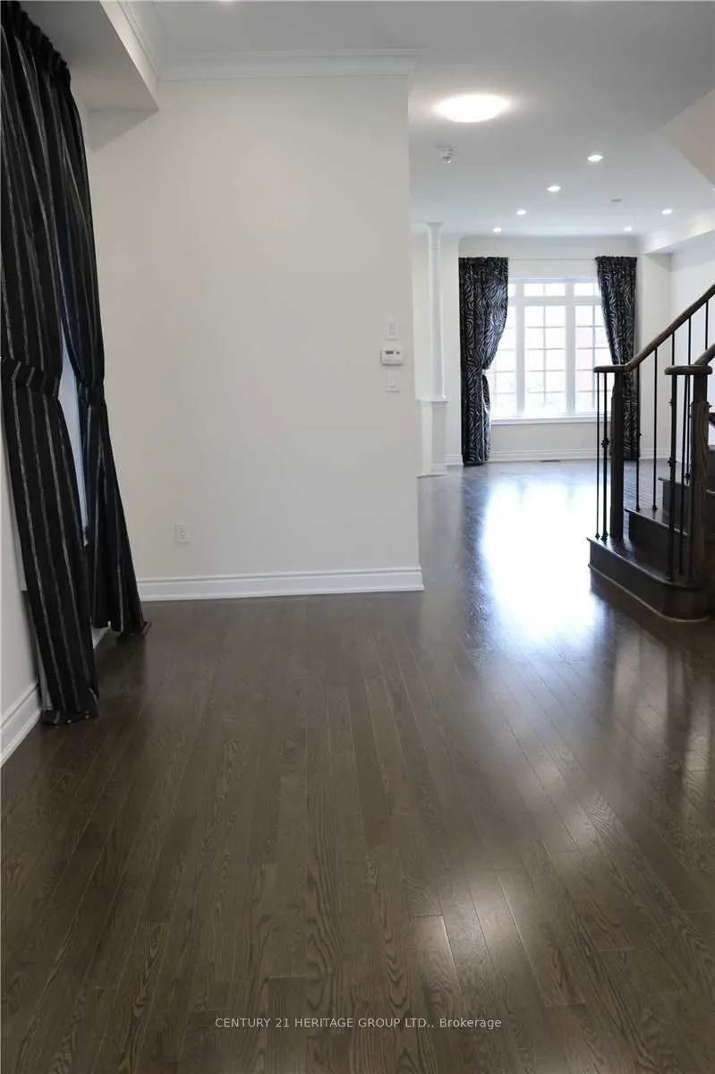 248 Paradelle Drive N