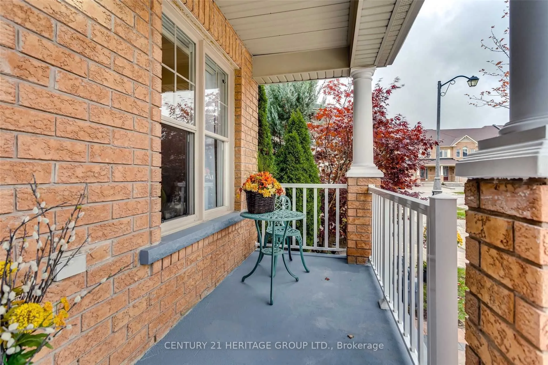 248 Paradelle Drive N