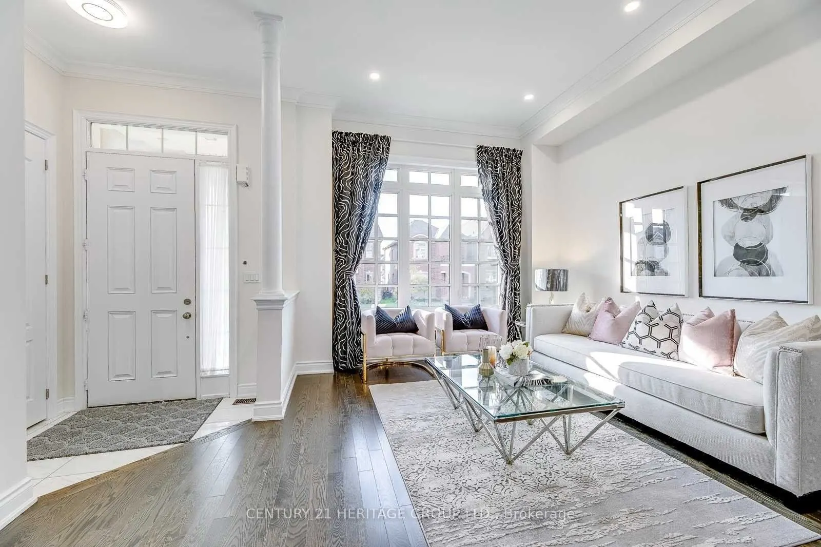 248 Paradelle Drive N