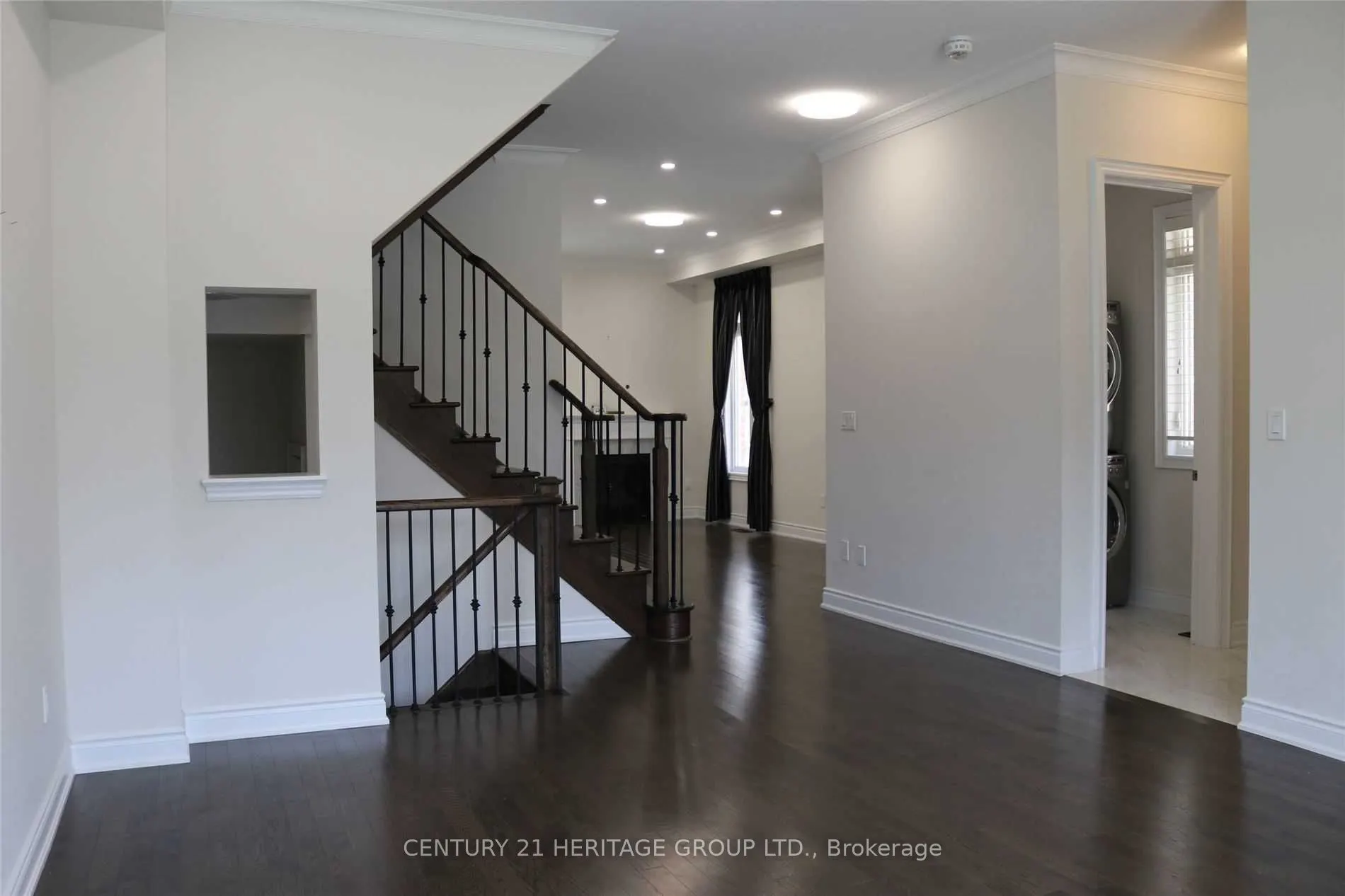 248 Paradelle Drive N