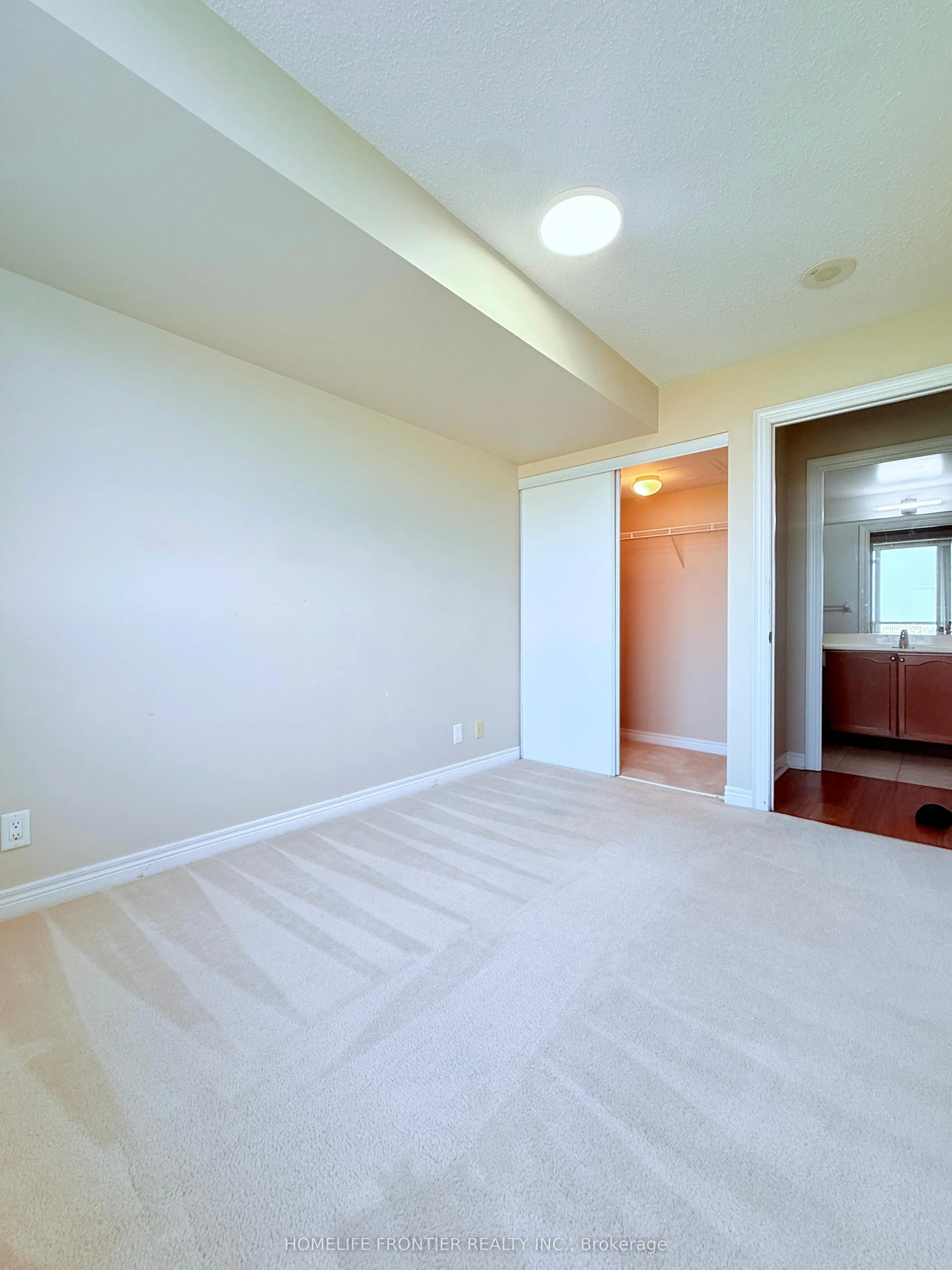 33 Cox Boulevard, #826