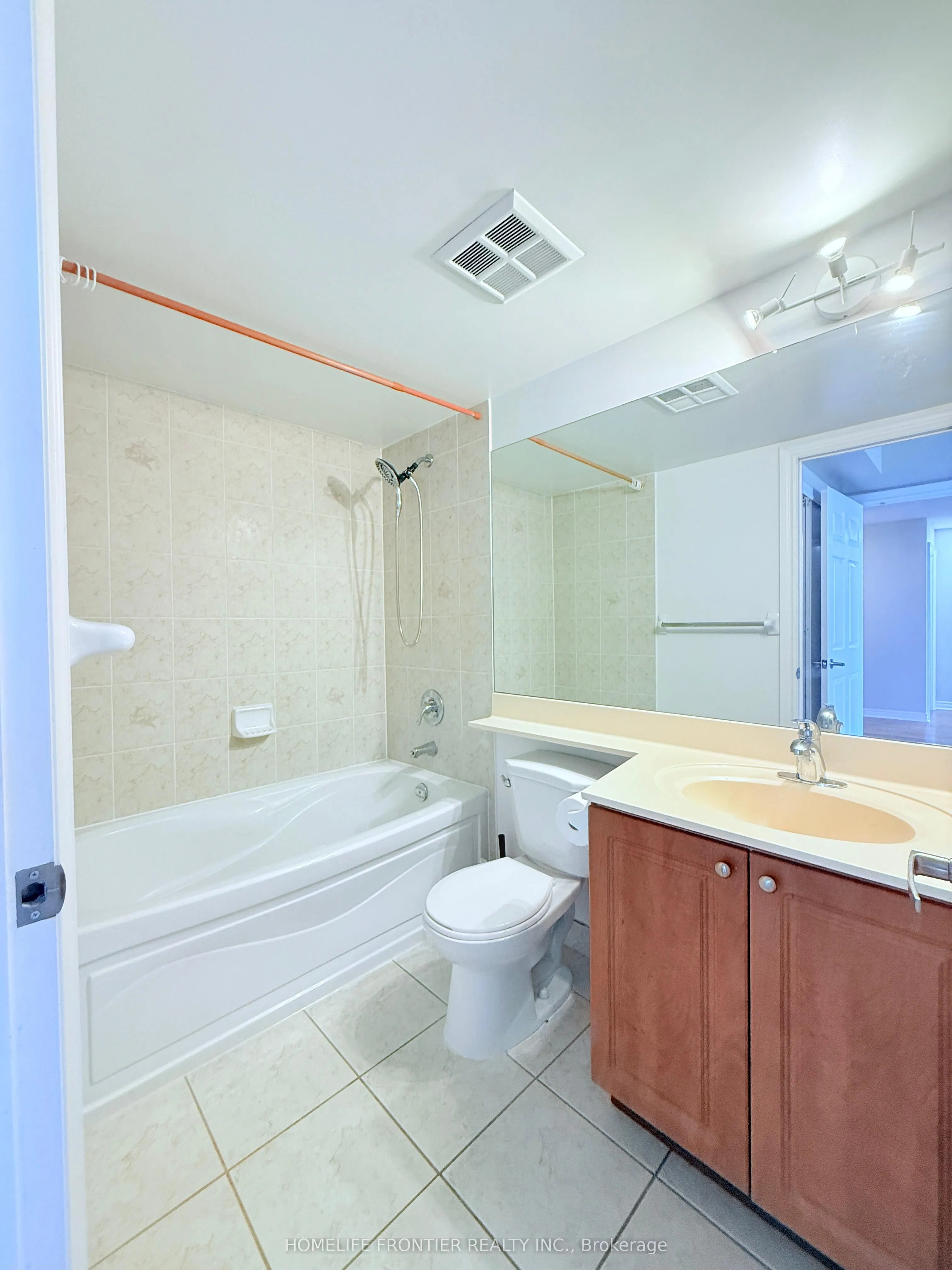 33 Cox Boulevard, #826