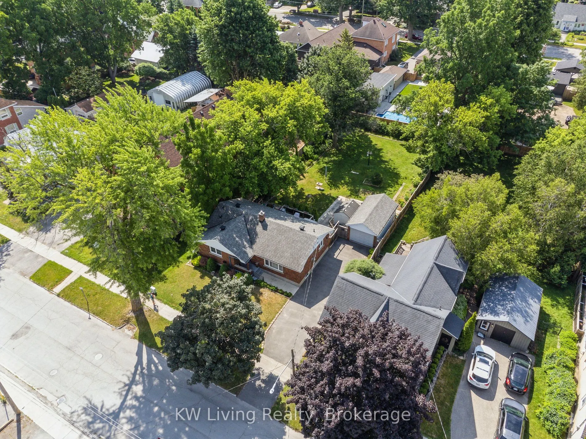 23 Wellington Street E