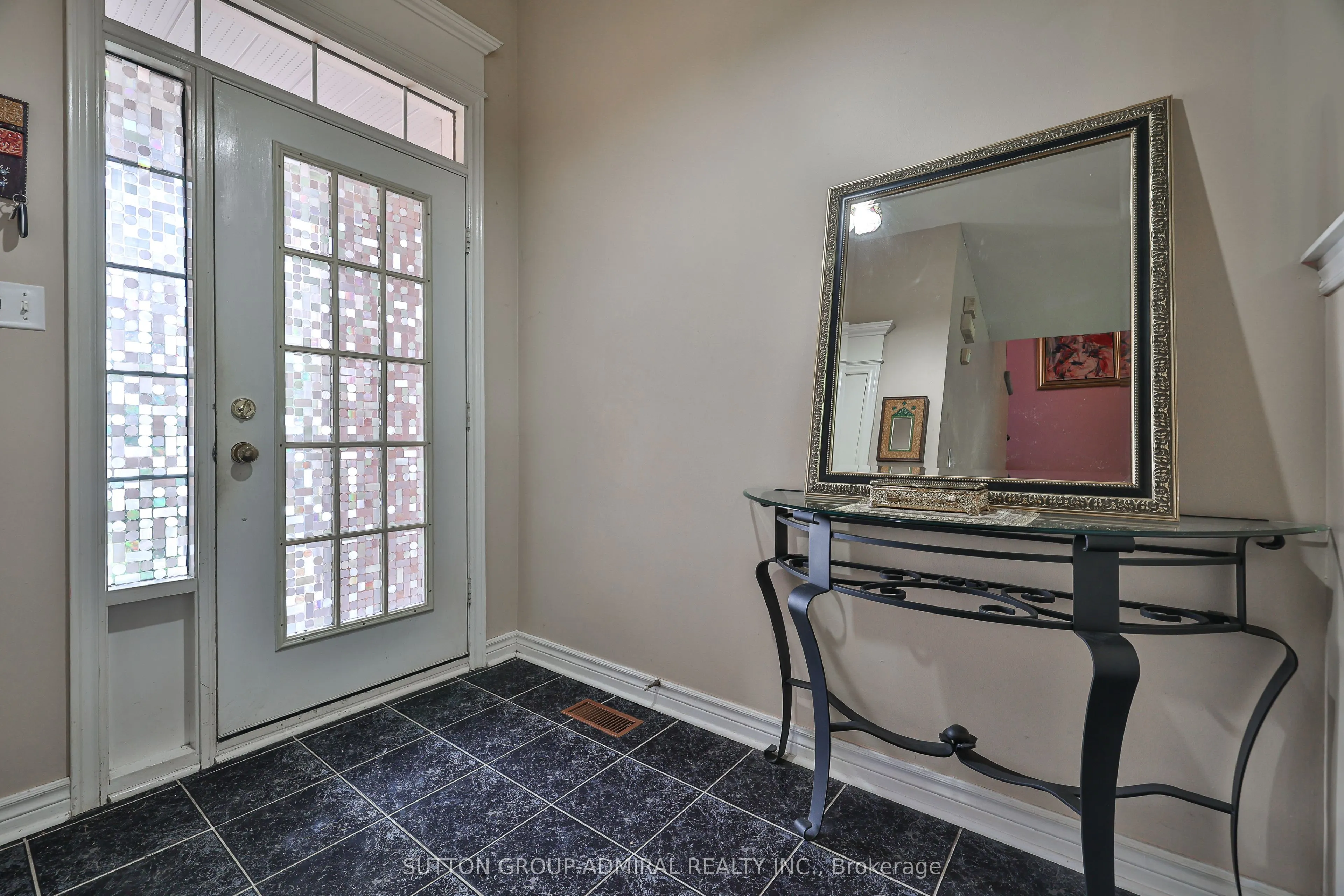 72 Addison Street W
