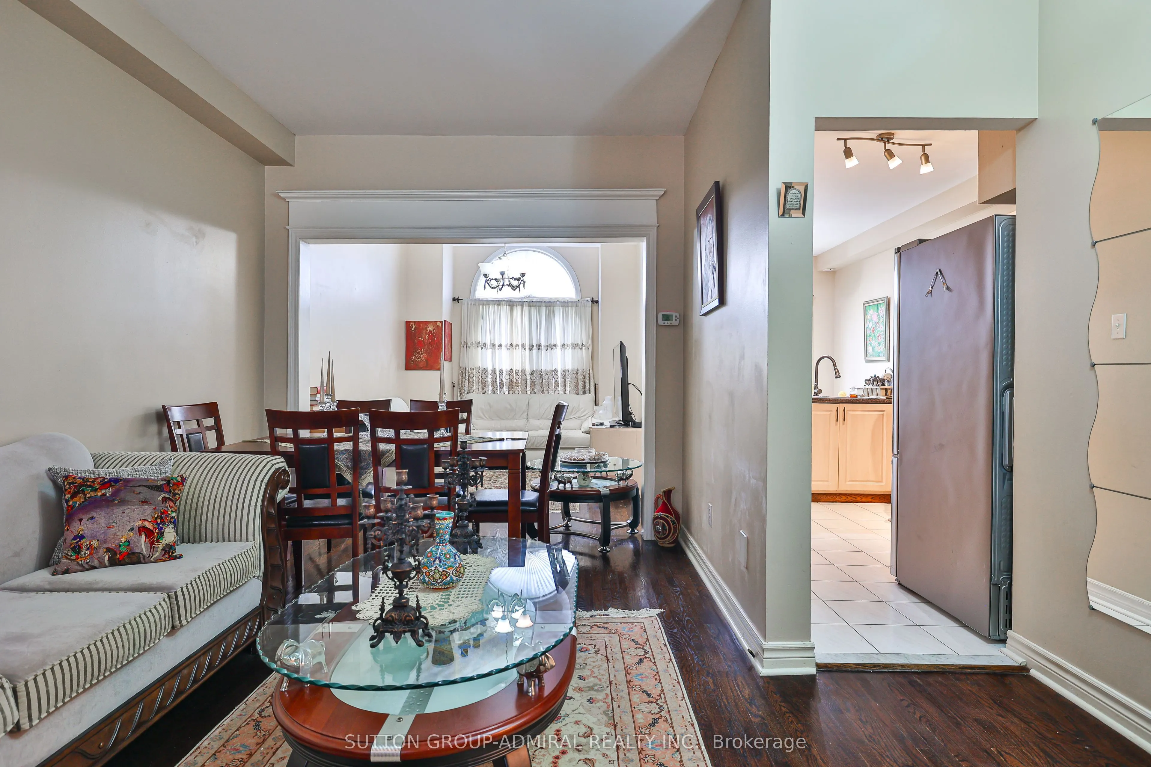 72 Addison Street W
