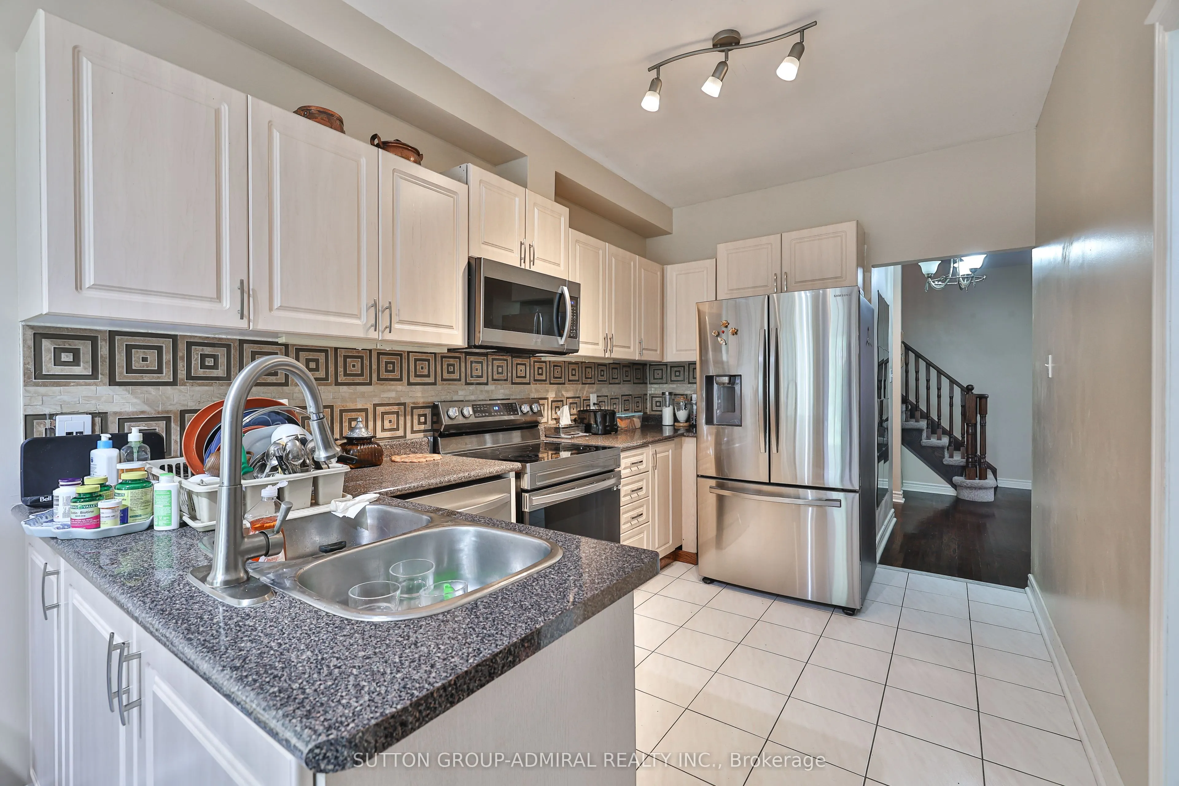 72 Addison Street W
