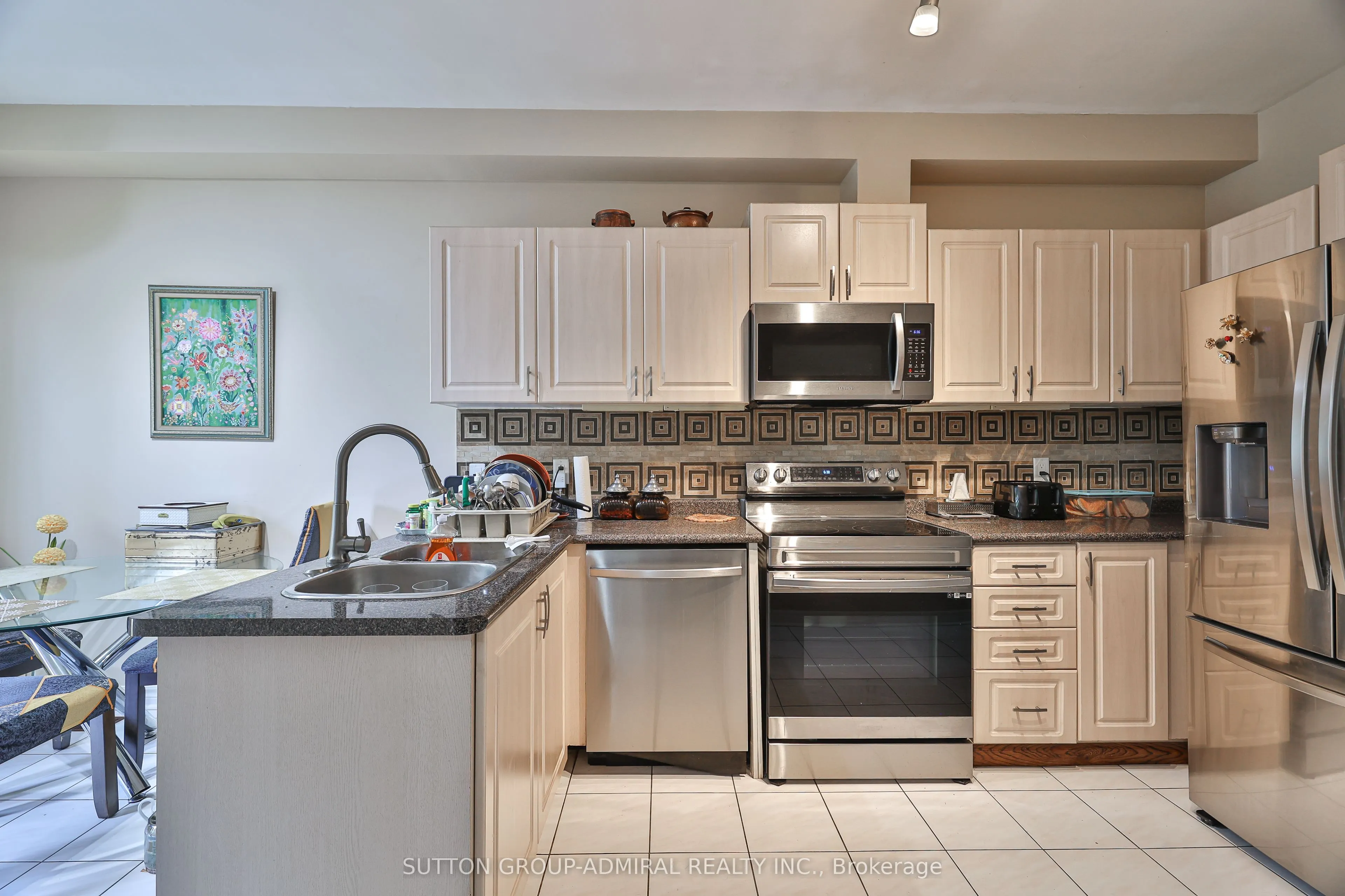 72 Addison Street W