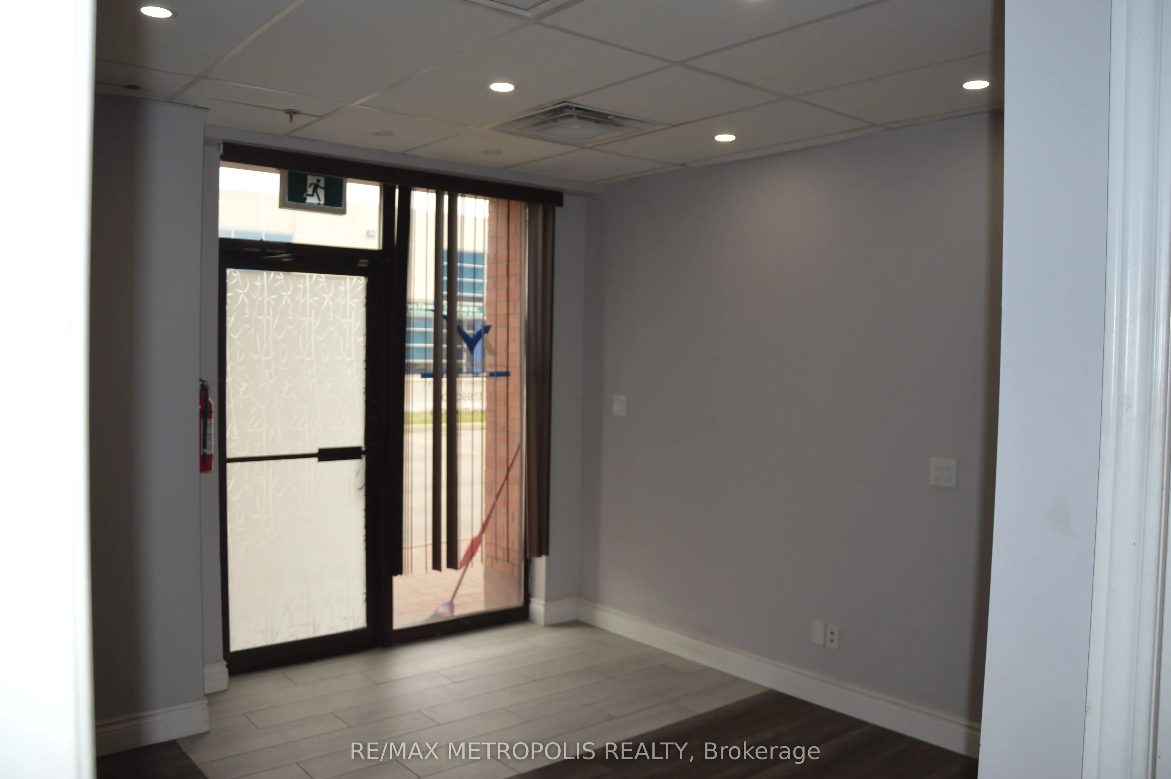 200 EDGELEY Boulevard N, #3