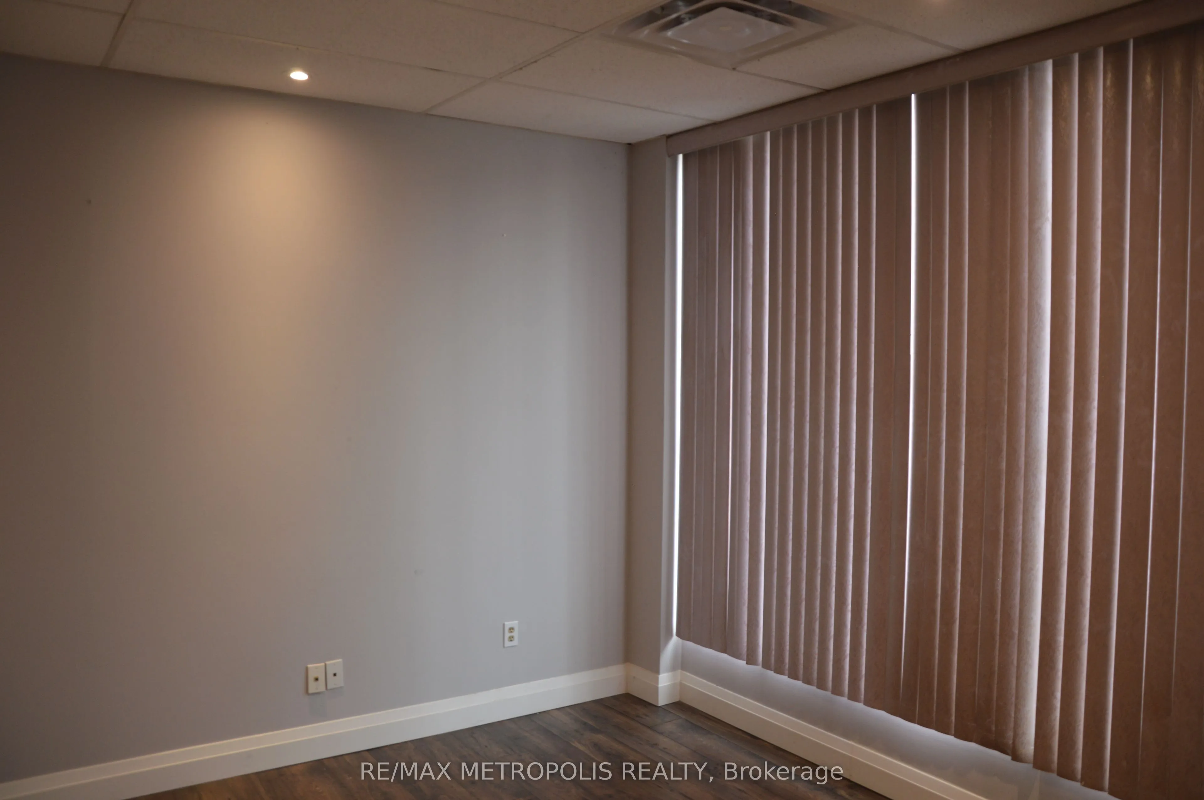 200 EDGELEY Boulevard N, #3