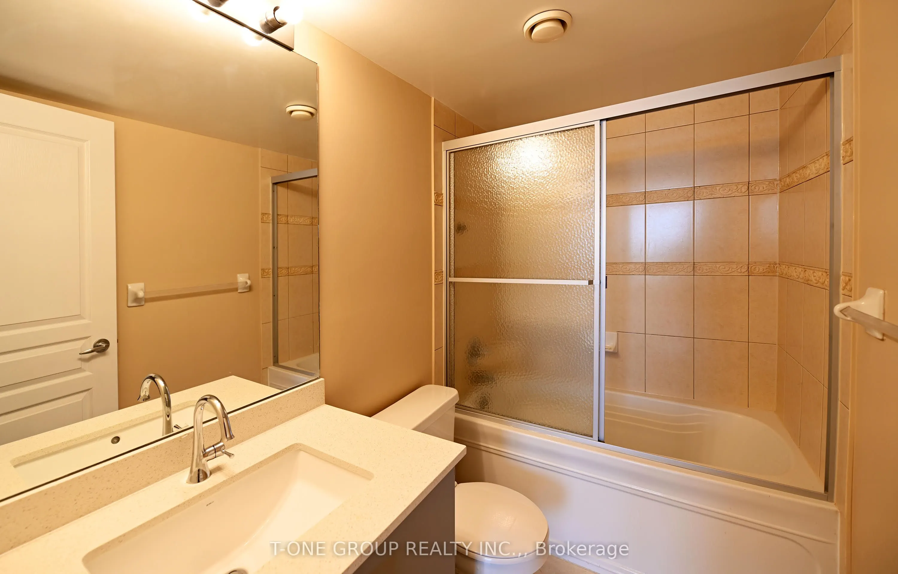 9017 Leslie Street, #918