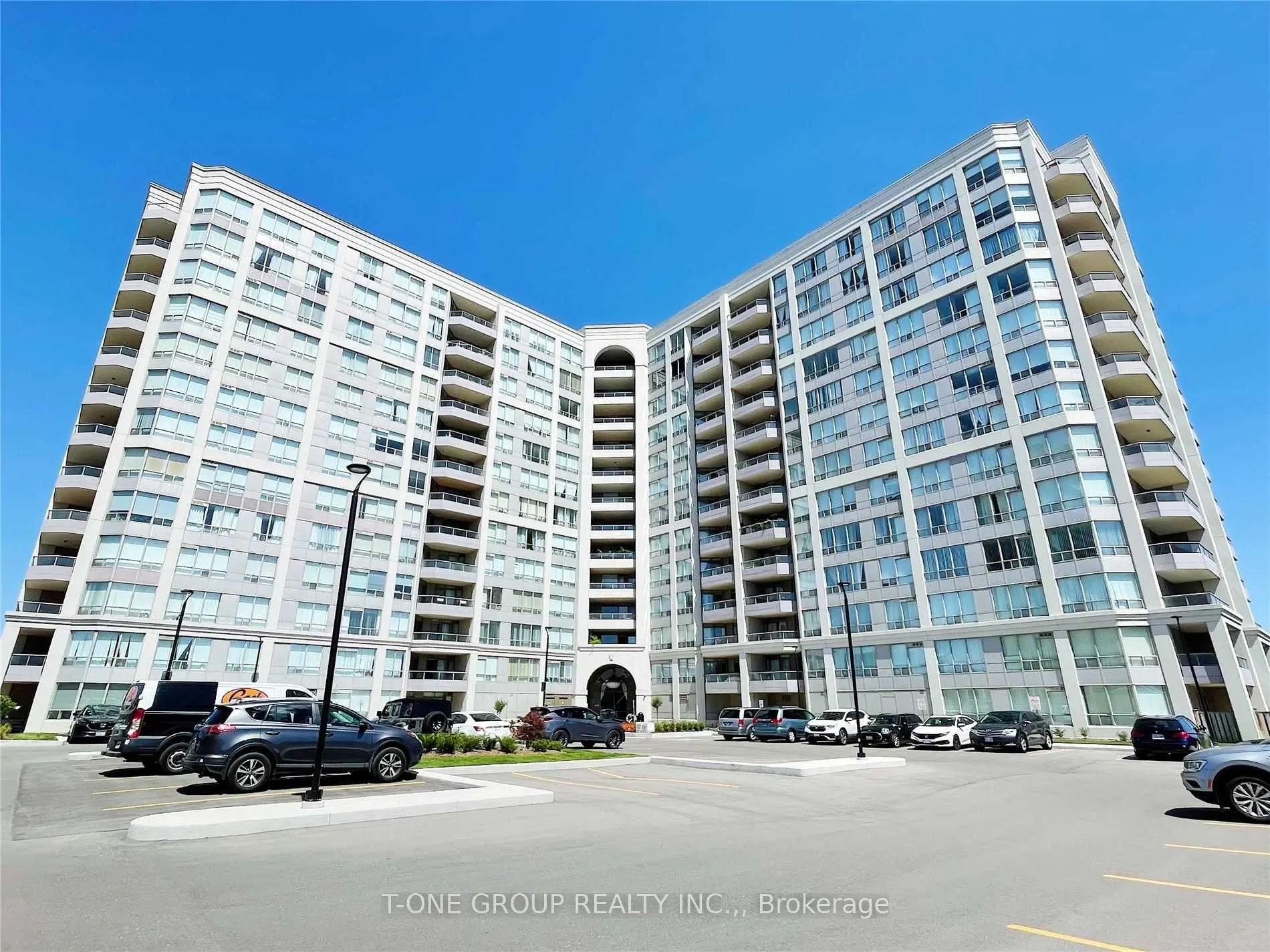 9017 Leslie Street, #918