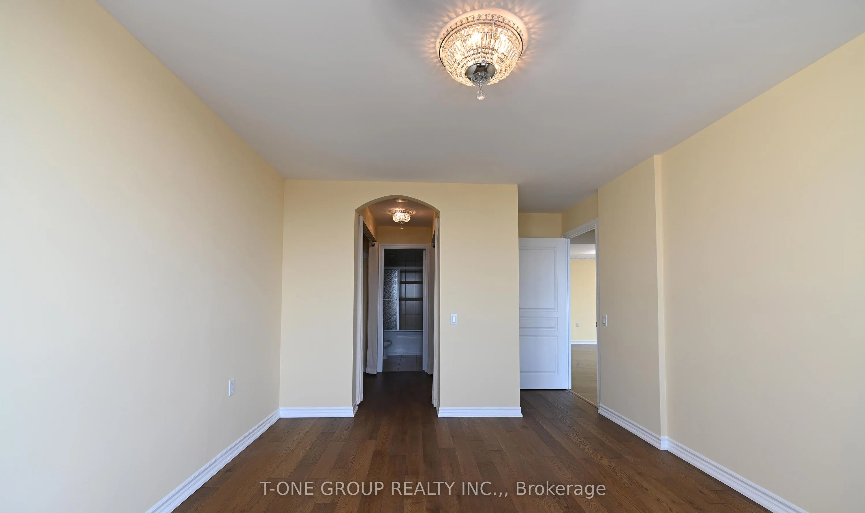 9017 Leslie Street, #918