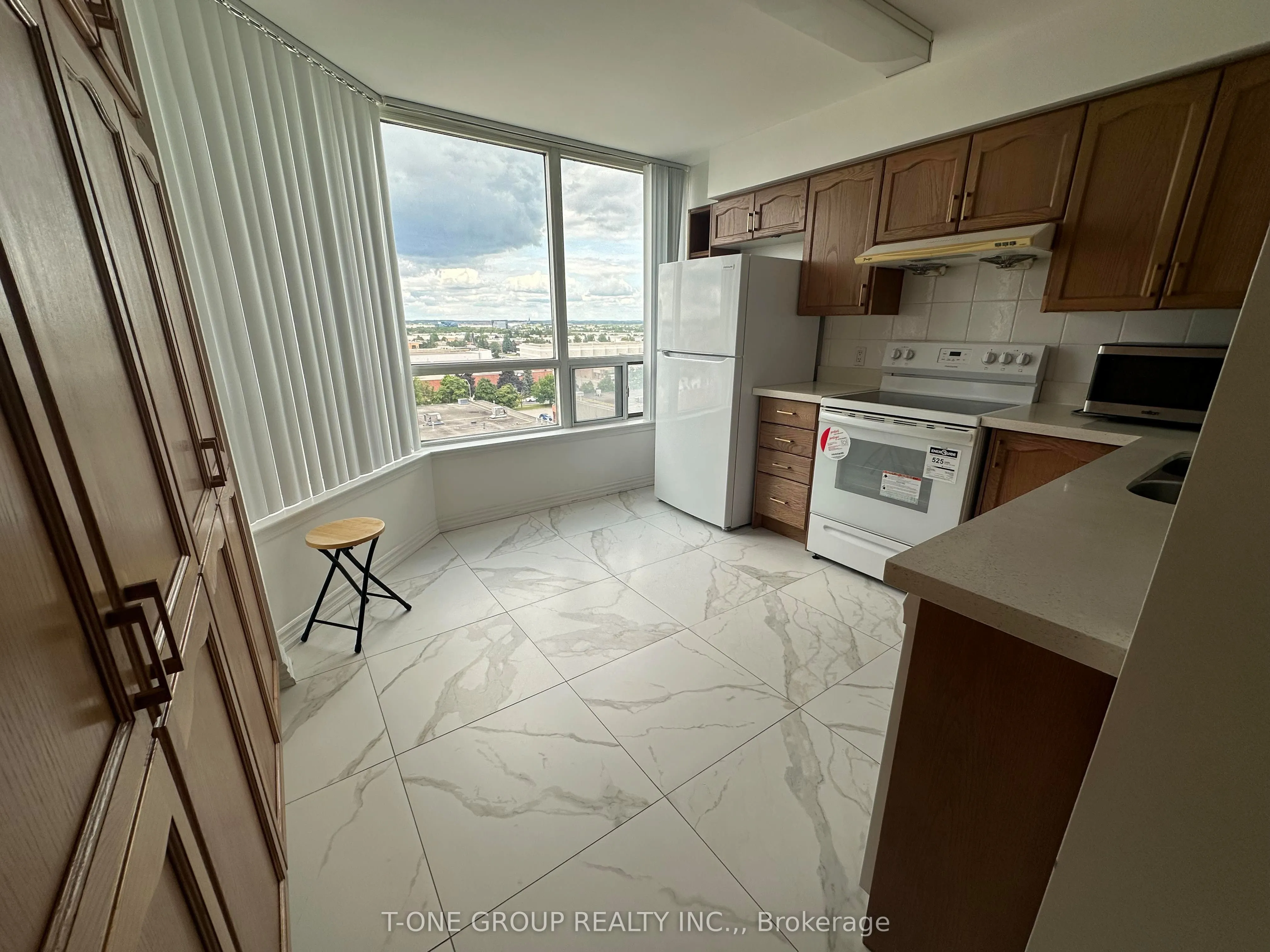 9017 Leslie Street, #918