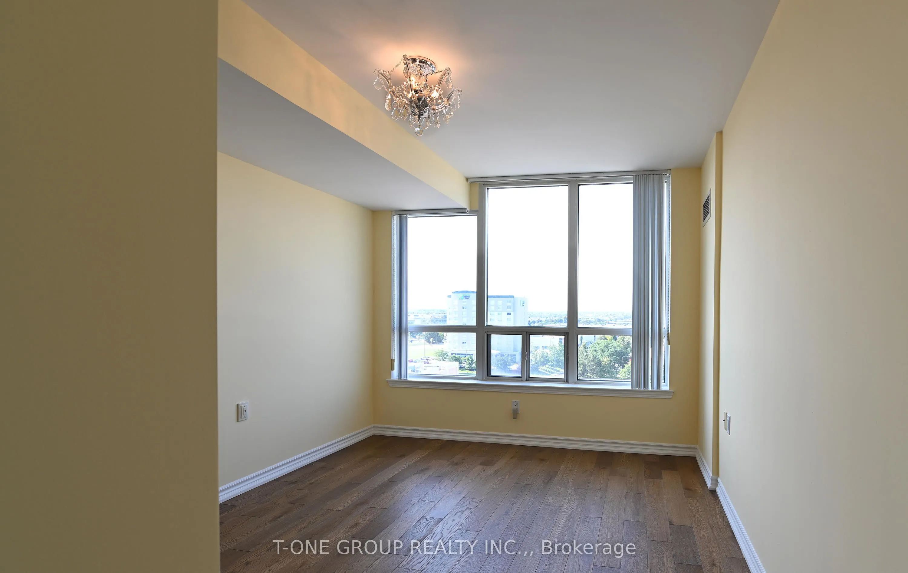 9017 Leslie Street, #918