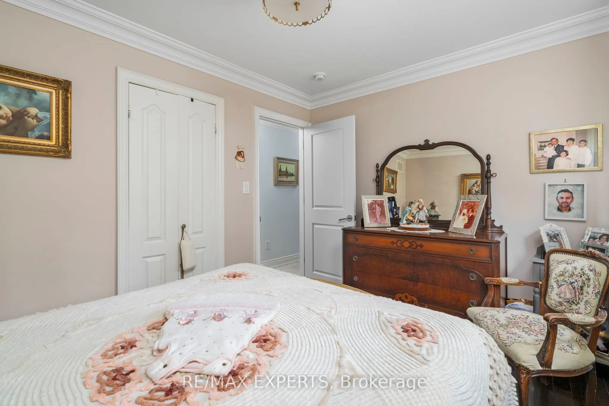 76 Bachley Crescent