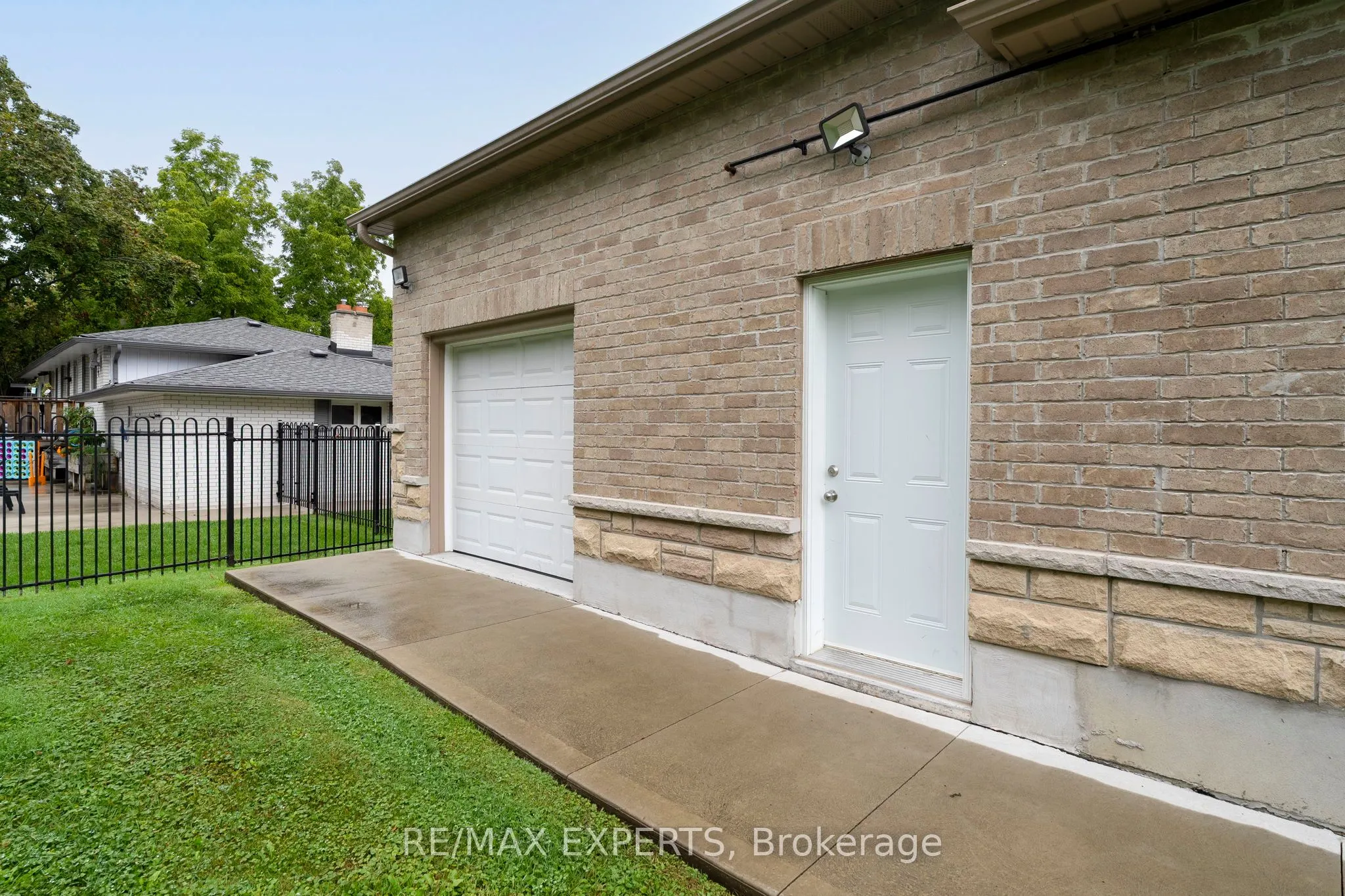 76 Bachley Crescent