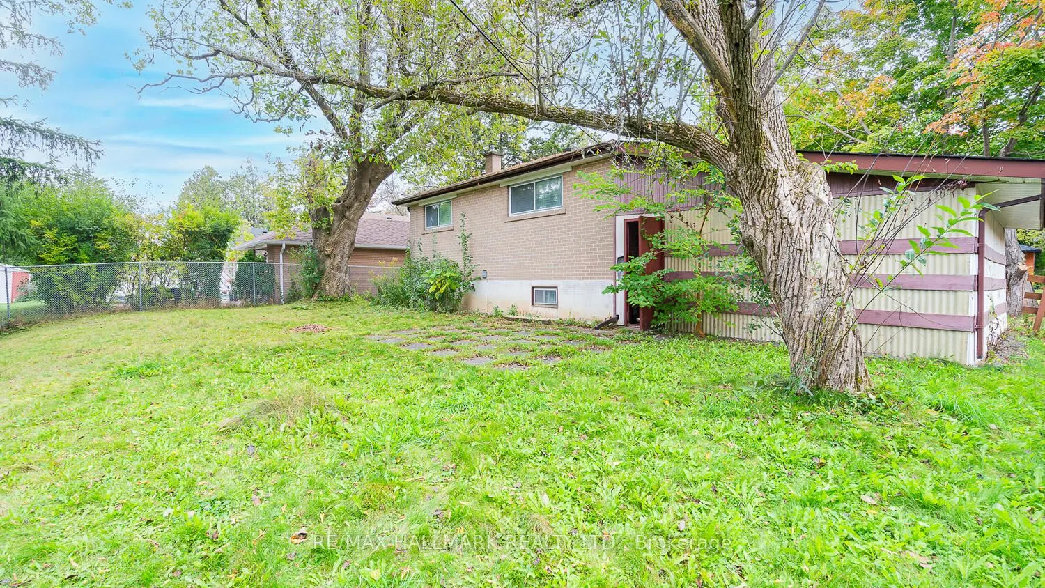 11 Seaton Drive