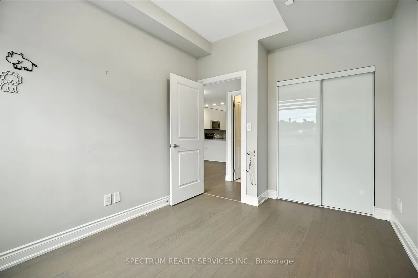 86 Woodbridge Avenue, #411