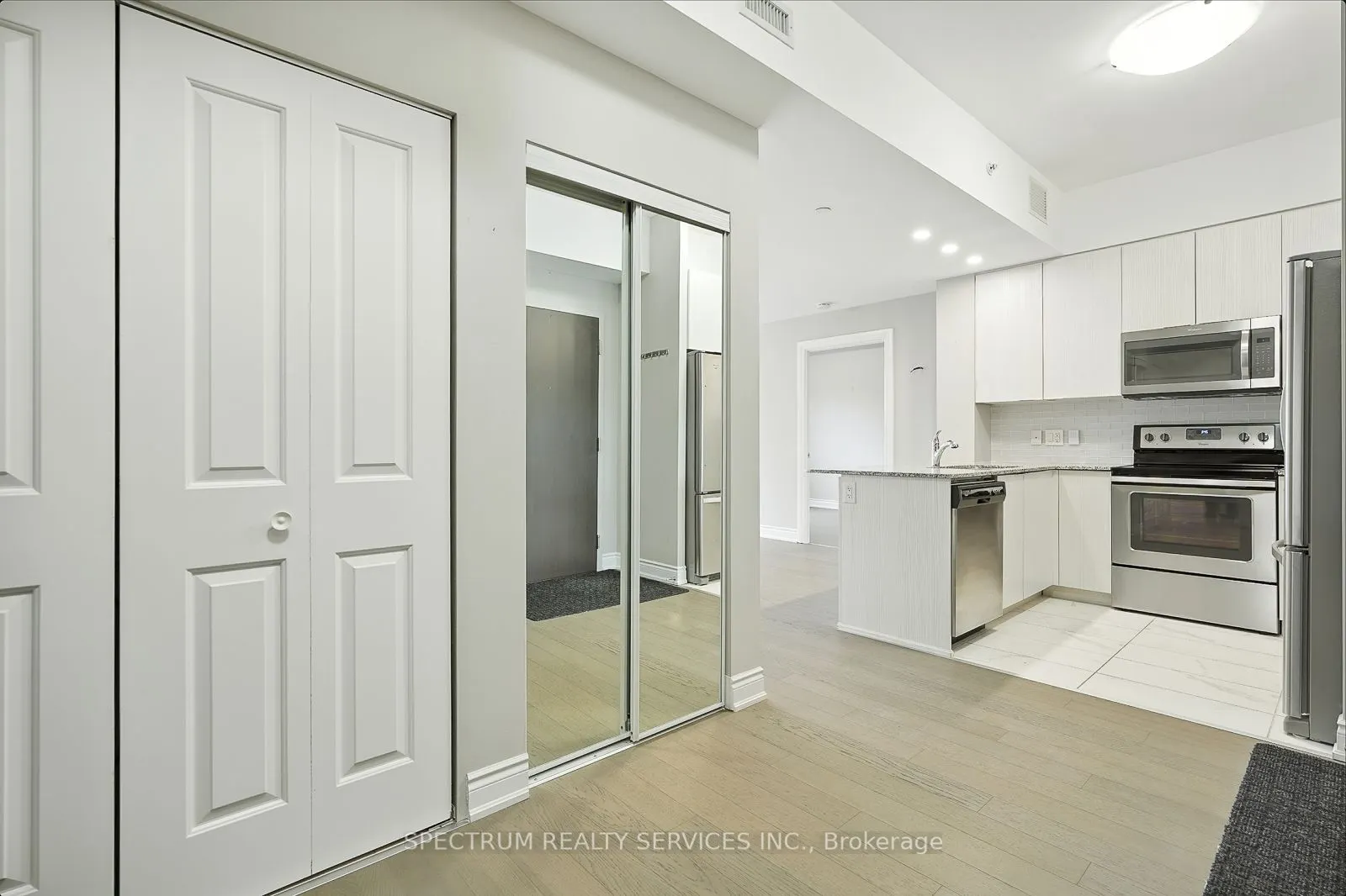 86 Woodbridge Avenue, #411