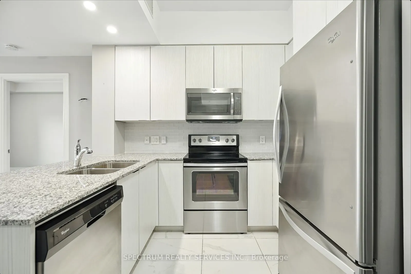 86 Woodbridge Avenue, #411