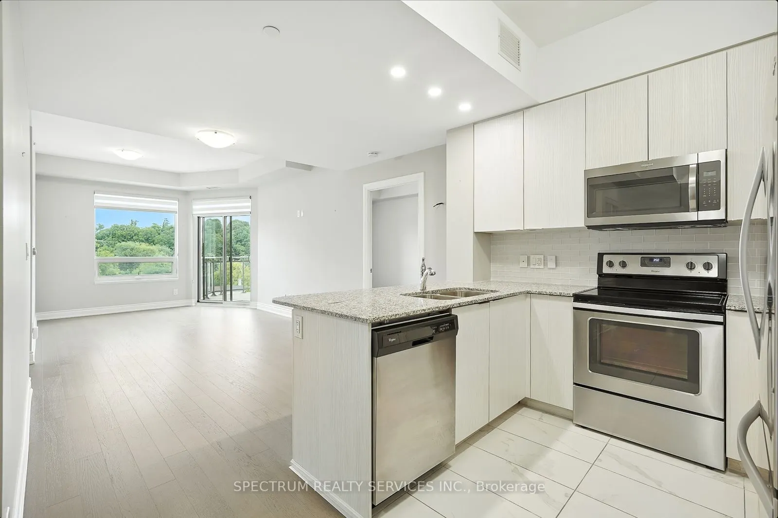 86 Woodbridge Avenue, #411