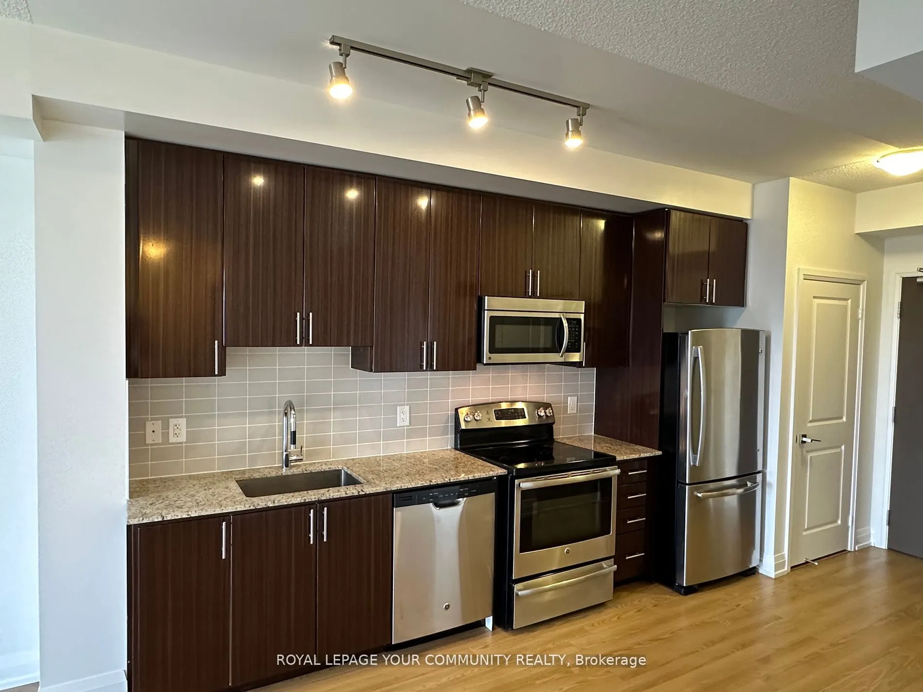 7171 Yonge Street, #1403