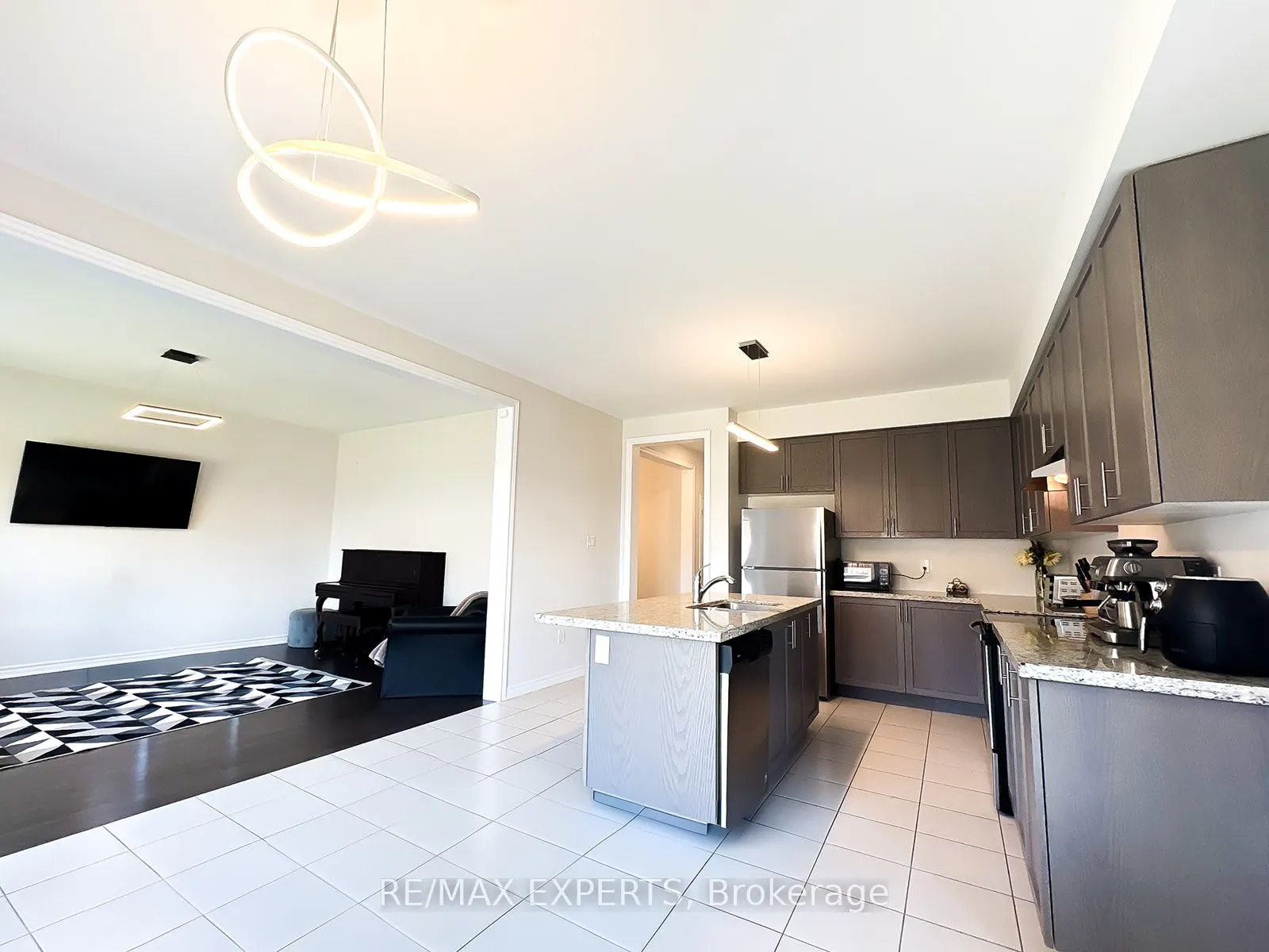 1426 Farrow Crescent