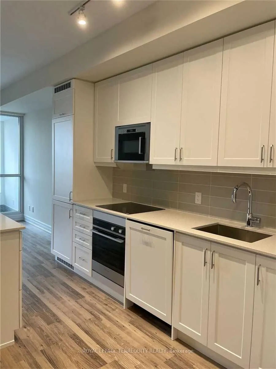 9075 Jane Street, #317