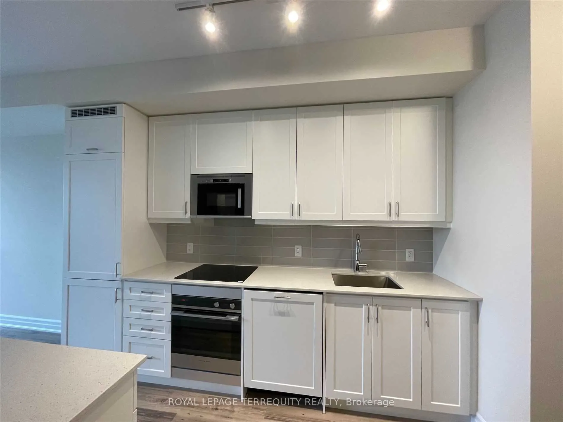 9075 Jane Street, #317