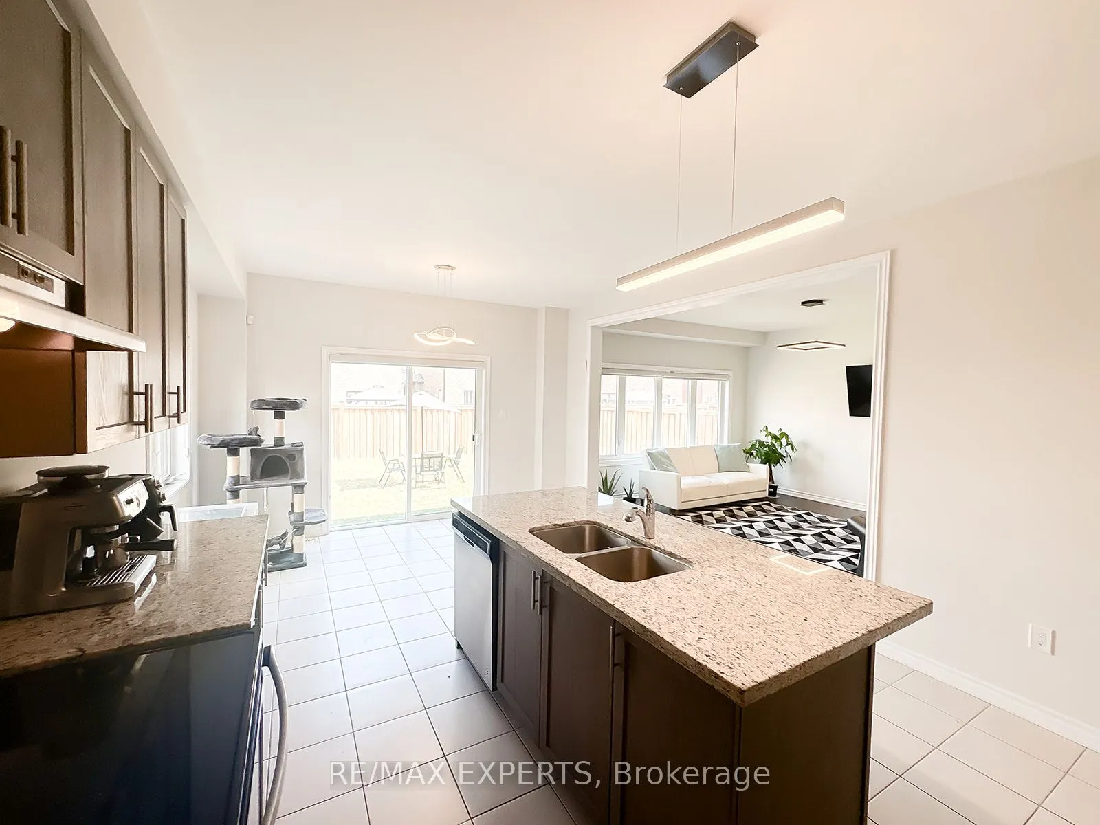 1426 Farrow Crescent