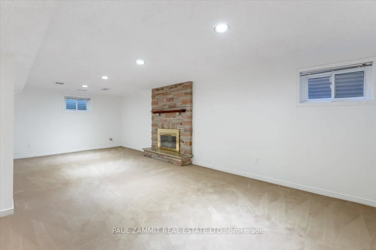 16 Parklawn Crescent