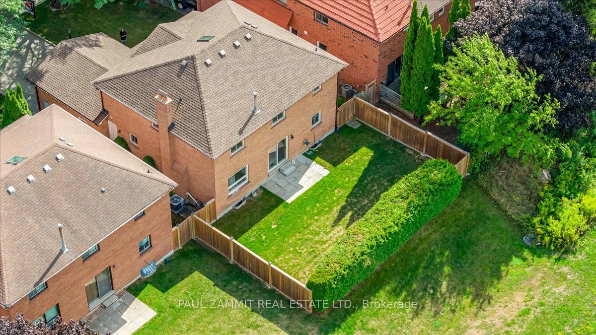 16 Parklawn Crescent