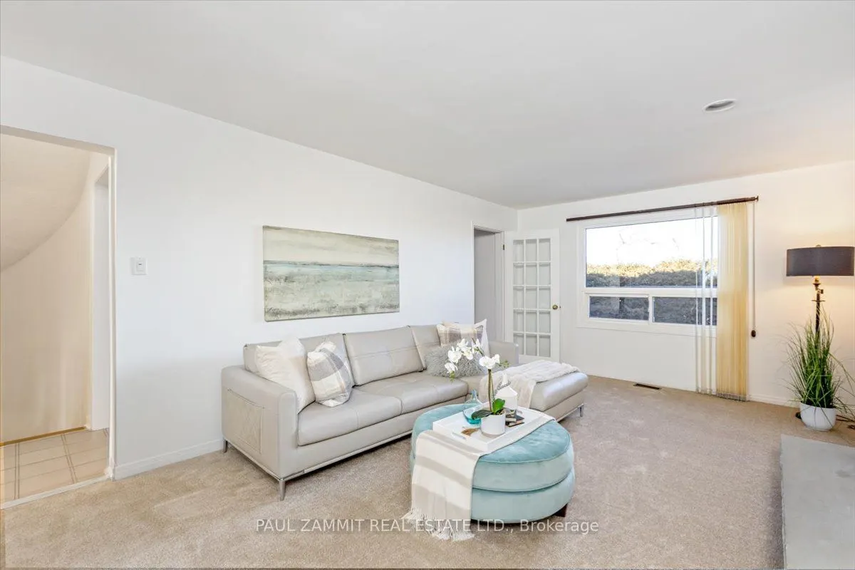 16 Parklawn Crescent