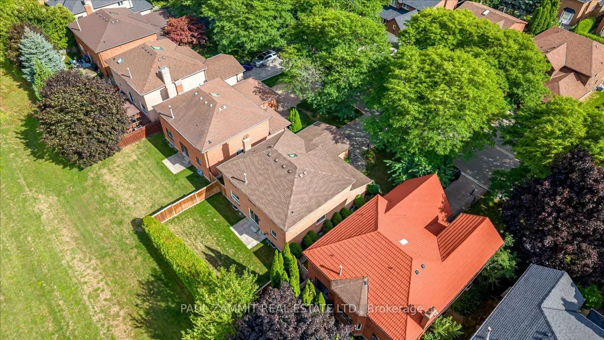 16 Parklawn Crescent