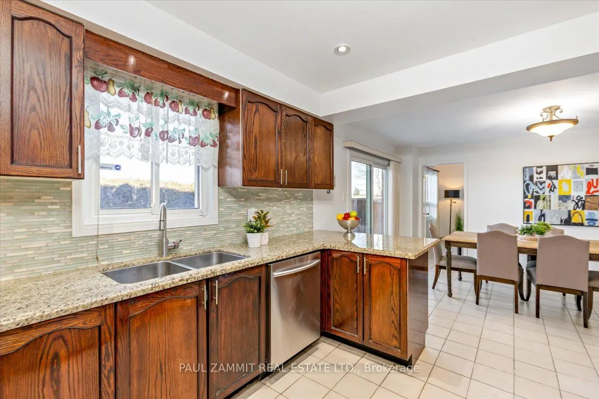 16 Parklawn Crescent