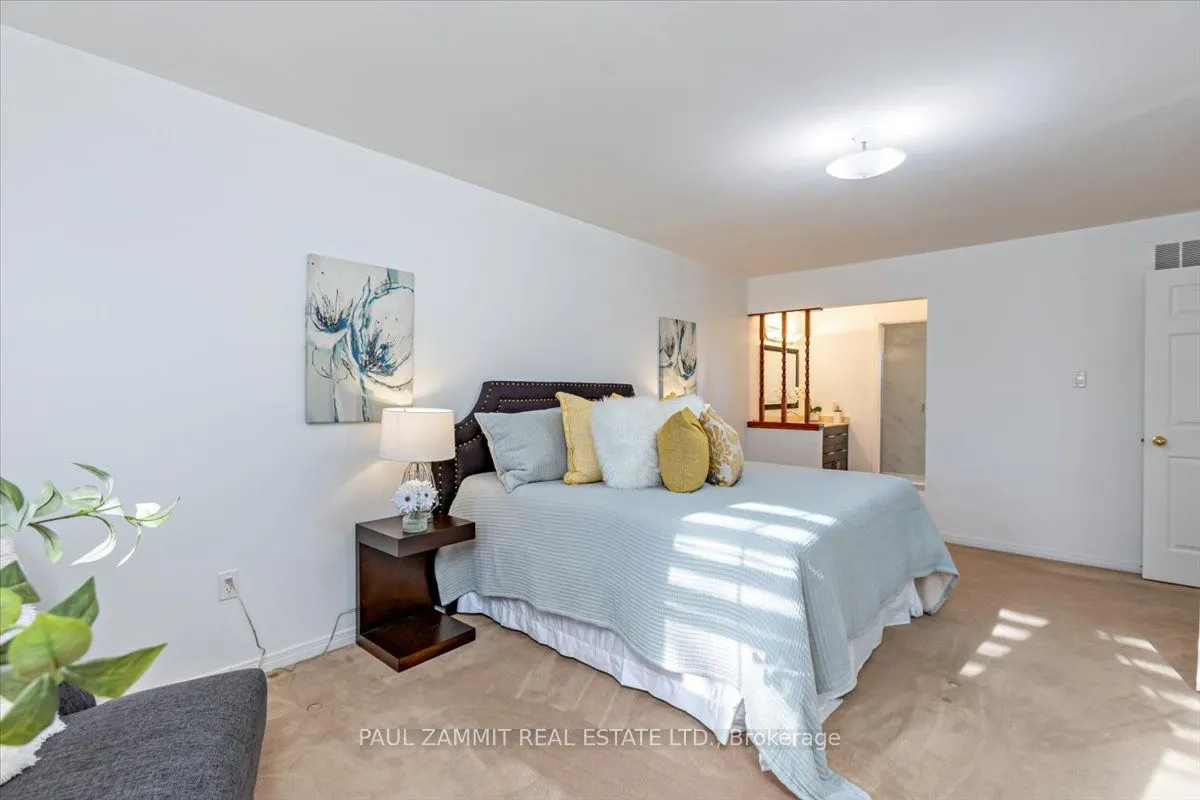 16 Parklawn Crescent